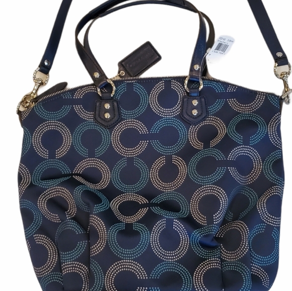 New Coach Purse with tag - Excellent Condition - Picture 2 of 5